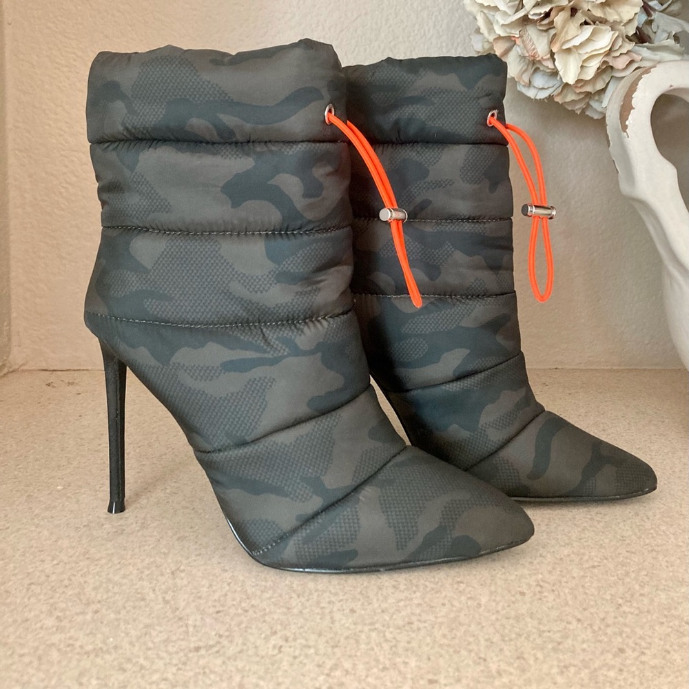 ***SOLD*** Steve Madden Womens Cloak Green/Black Camo Mid-Calf Boots 7 Medium